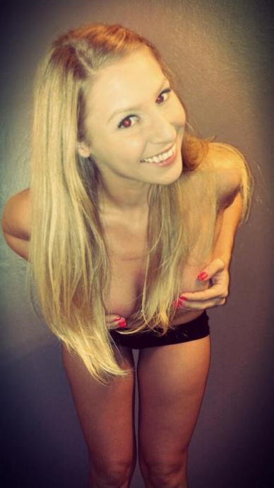 Bad girls bend at the waist (42 Photos)