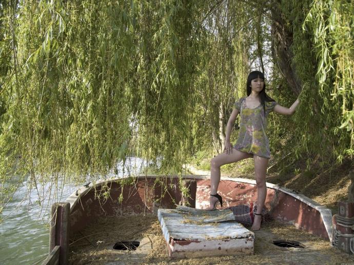 Смотреть голых -  Одинокая азиатка