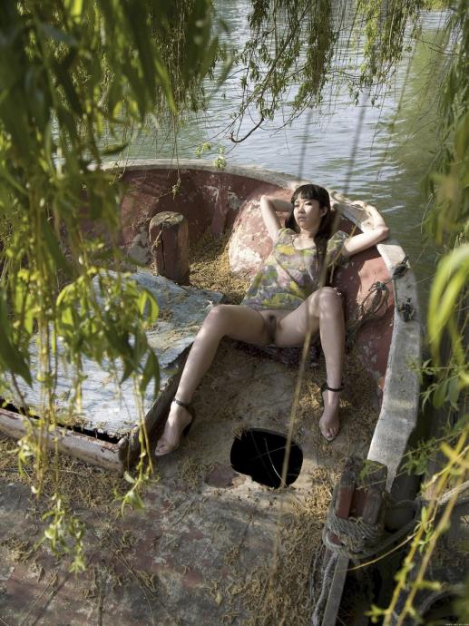 Смотреть голых -  Одинокая азиатка