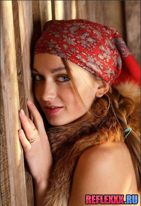 Хвастливая цыпочка голая и наглая