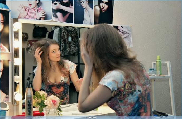 Красивый фотосет молодой модели