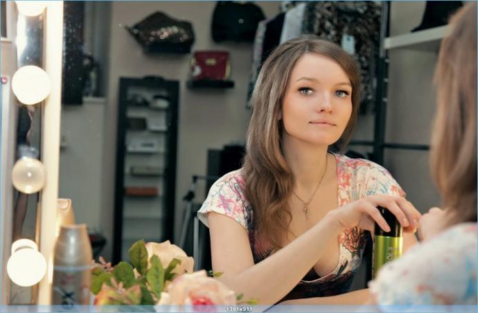 Красивый фотосет молодой модели