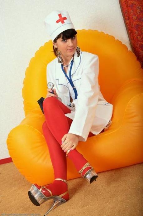 Грудастая скорая помощь с волосатой мандой