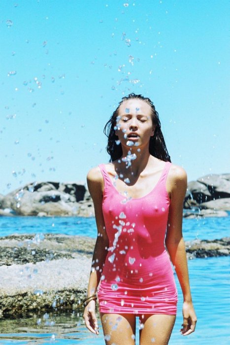 На берегу моря...