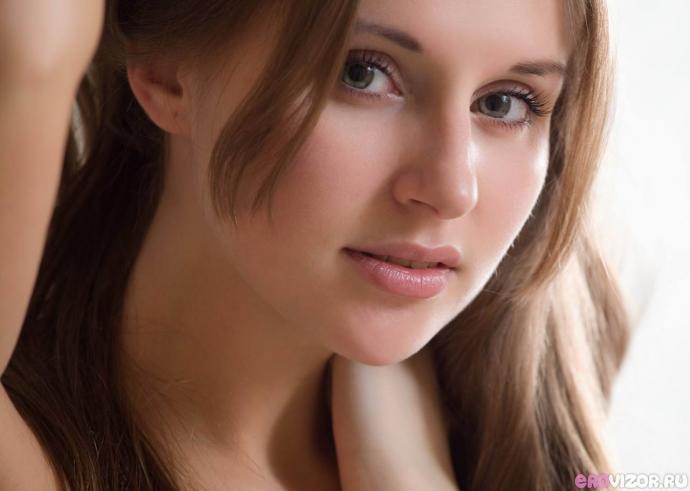 Очаровательная девушка без трусиков