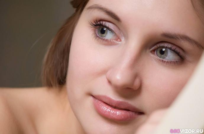 Очаровательная девушка без трусиков