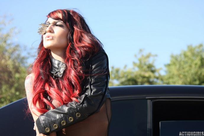 Прекрасная фотосессия грудастой сучки