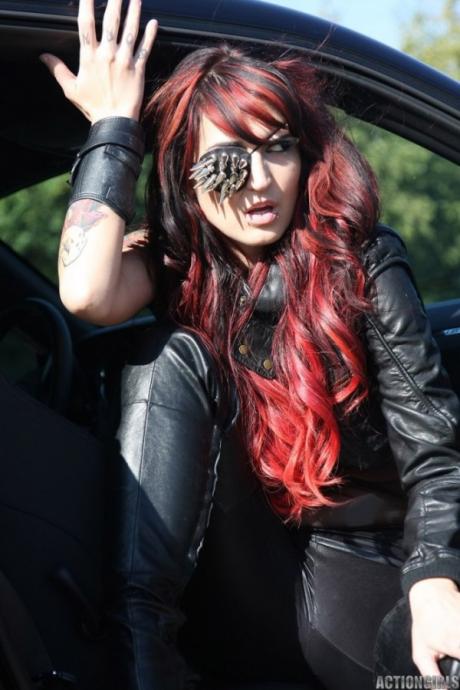 Прекрасная фотосессия грудастой сучки