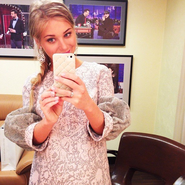 Беременная Кристина Асмус испугалась Ивана Урганта Беременная Кристина Асмус испугалась Ивана Урганта