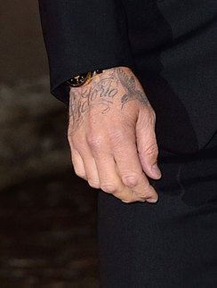 Дэвид Бекхем продемонстрировал новую татуировку Дэвид Бекхем продемонстрировал новую татуировку