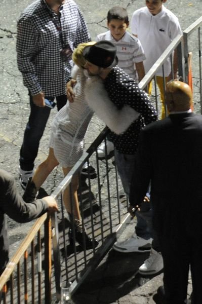 Майли Сайрус оголила грудь на музыкальном фестивале Майли Сайрус оголила грудь на музыкальном фестивале