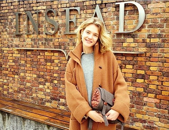 Наталья Водянова пришла на вечеринку редактора Vogue в неподобающем наряде Наталья Водянова пришла на вечеринку редактора Vogue в неподобающем наряде