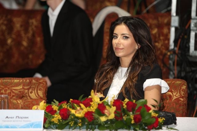 Знаменитости поздравили Ани Лорак с 35-летием Знаменитости поздравили Ани Лорак с 35-летием