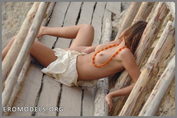 Девушка в горах