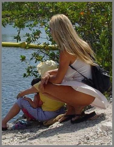 Сдуло ветром юбку!