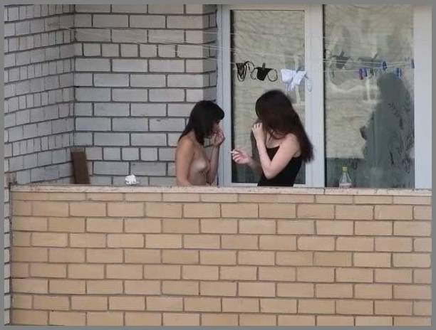 Хвастается женами