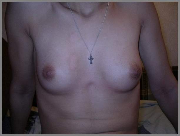 Сучка показала фак