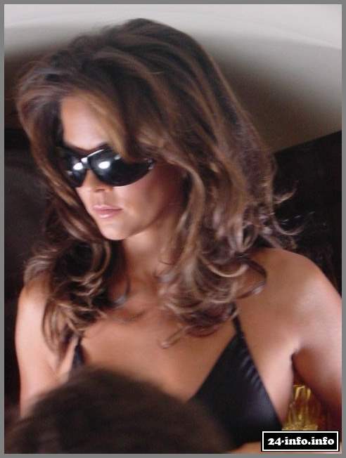 Голая звезда Брук Берк