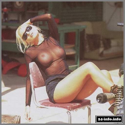 Голая звезда Данни Миноуг