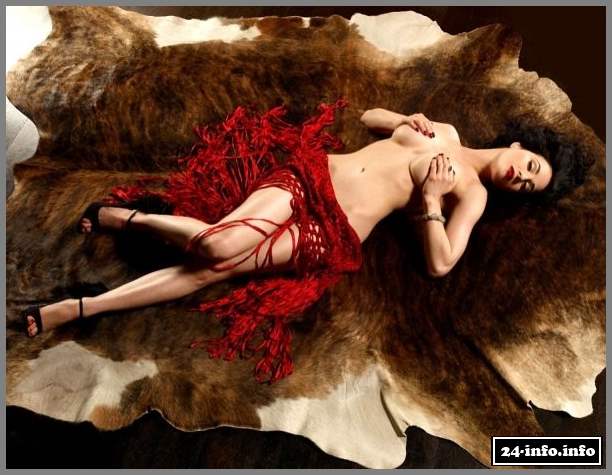 Голая звезда Дита фон Тиз