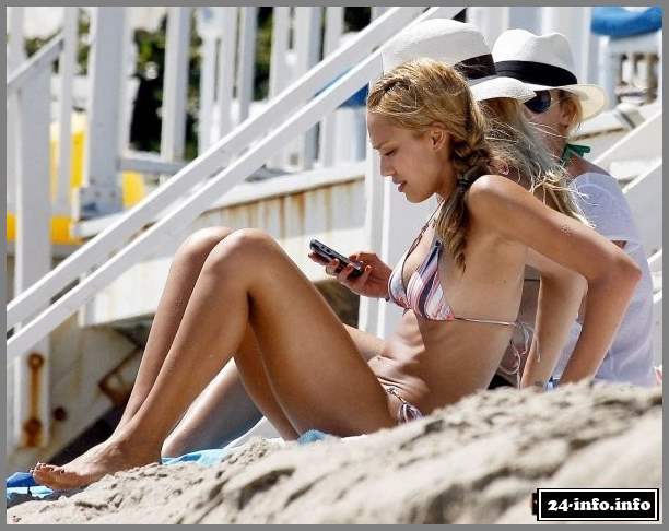 Голая звезда Джессика Альба