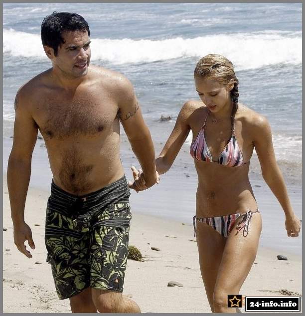 Голая звезда Джессика Альба