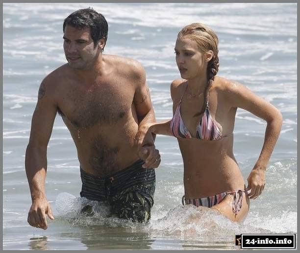 Голая звезда Джессика Альба