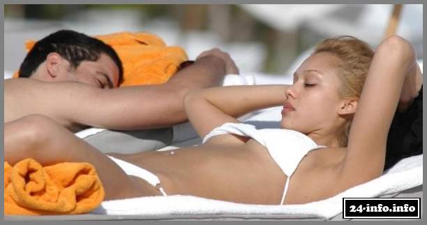 Голая звезда Джессика Альба