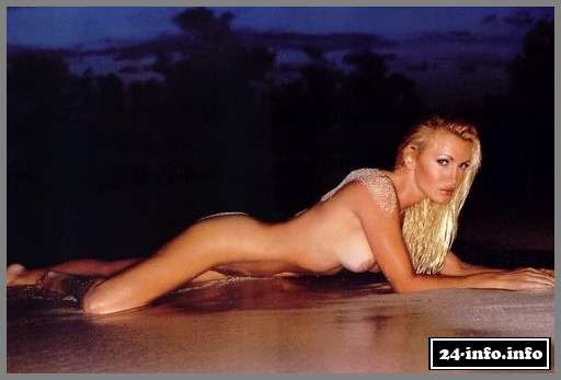 Голая звезда Каприс Боуретте