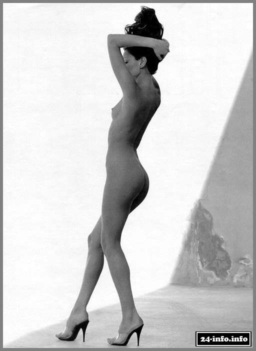 Голая звезда Карла Бруни