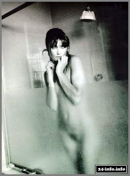 Голая звезда Карла Бруни