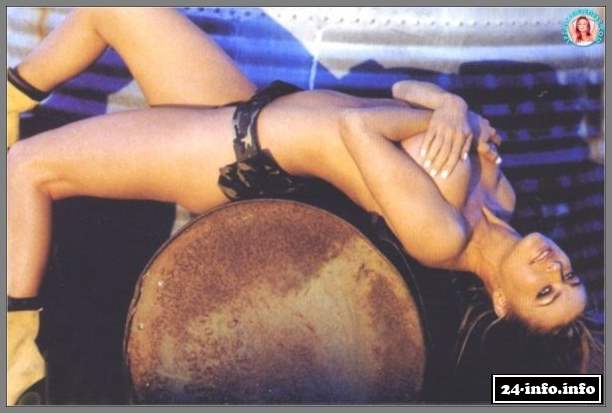 Голая звезда Кармен Электра