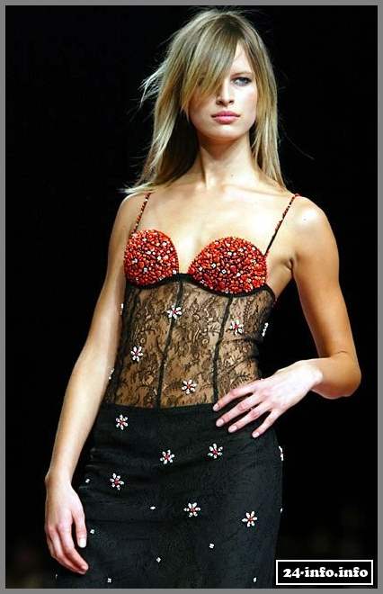 Голая звезда Каролина Куркова