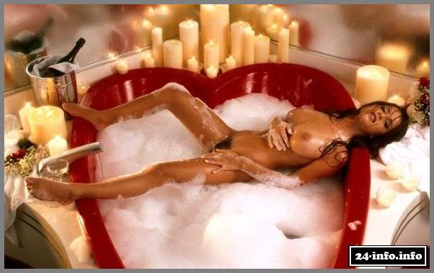 Голая звезда Келли Монако