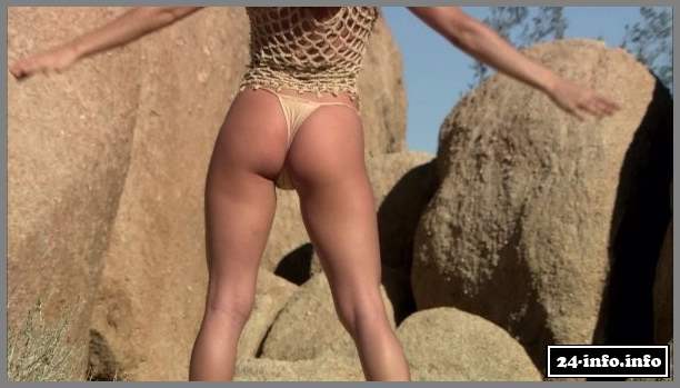 Голая звезда Келли Монако