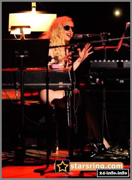 Голая звезда Леди Гага