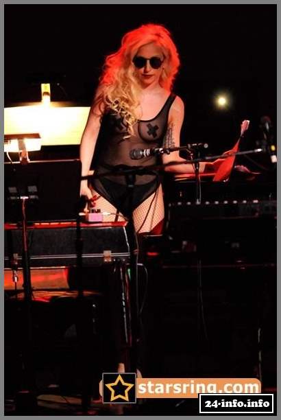 Голая звезда Леди Гага