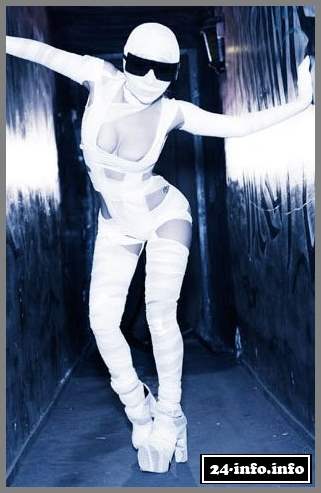 Голая звезда Леди Гага