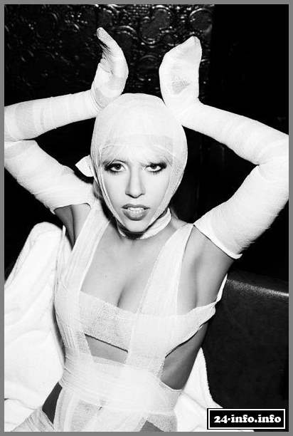 Голая звезда Леди Гага