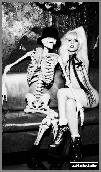 Голая звезда Леди Гага