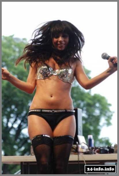 Голая звезда Леди Гага