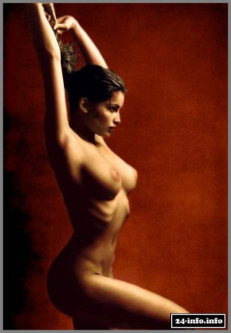 Голая звезда Летиция Каста