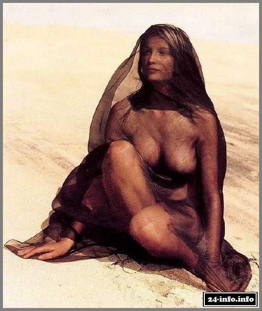 Голая звезда Летиция Каста