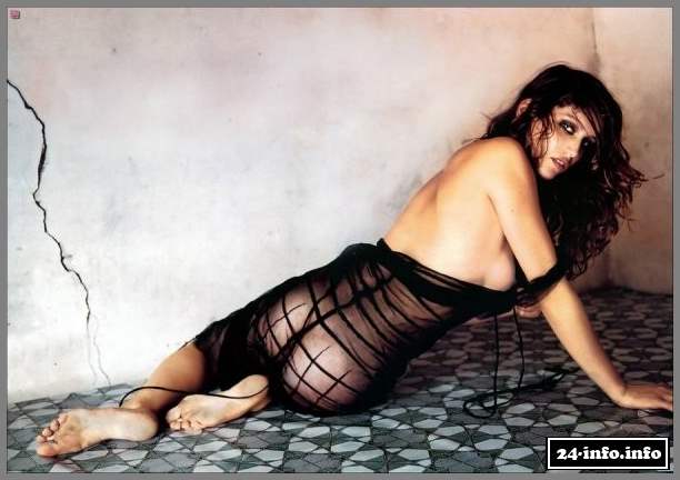 Голая звезда Летиция Каста