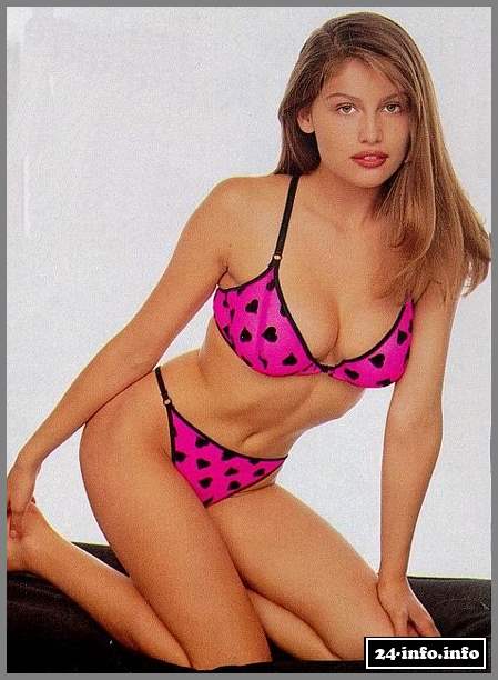 Голая звезда Летиция Каста