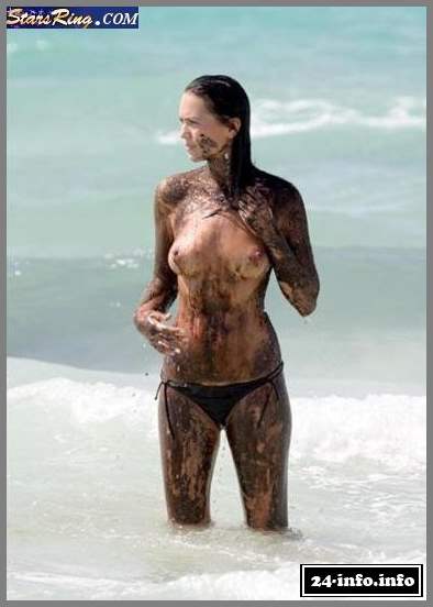 Голая звезда Люси Кларксон