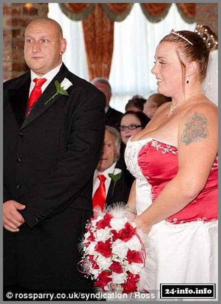 Невеста шокировала гостей, обрив голову прямо на свадьбе Невеста шокировала гостей, обрив голову прямо на свадьбе