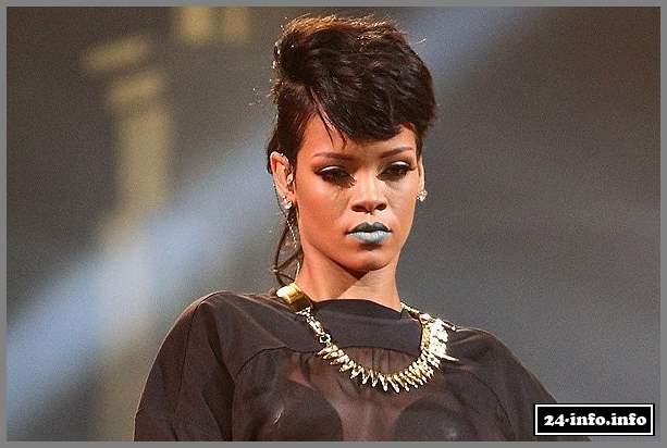 Поклонники Рианны раскритиковали ее новое видео Pour It Up