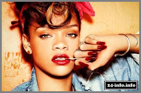 Рианне выдолбили на руке традиционную полинезийскую татуировку