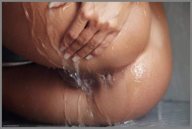 мастурбации киски загорелой брюнетки